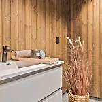 In-out - 3br, 2 Bath - Favn