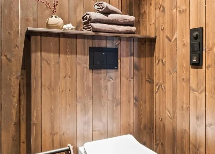 In-out - 3br, 2 Bath - Favn